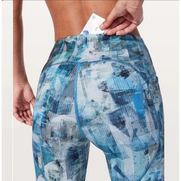 Lululemon On Pace Crop "21" Sun Dazed Multi Blue Mesh Inserts Side Pockets Sz 2 - Picture 4 of 16